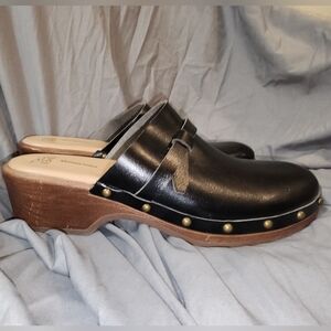 NWOT Time and Tru Slip on Clogs